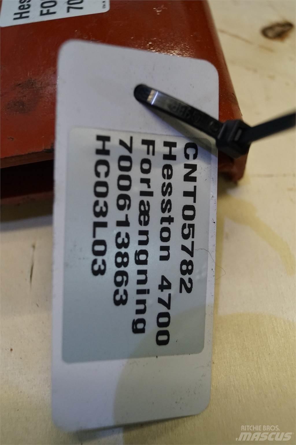 Hesston 4700 Čelisti na balíky