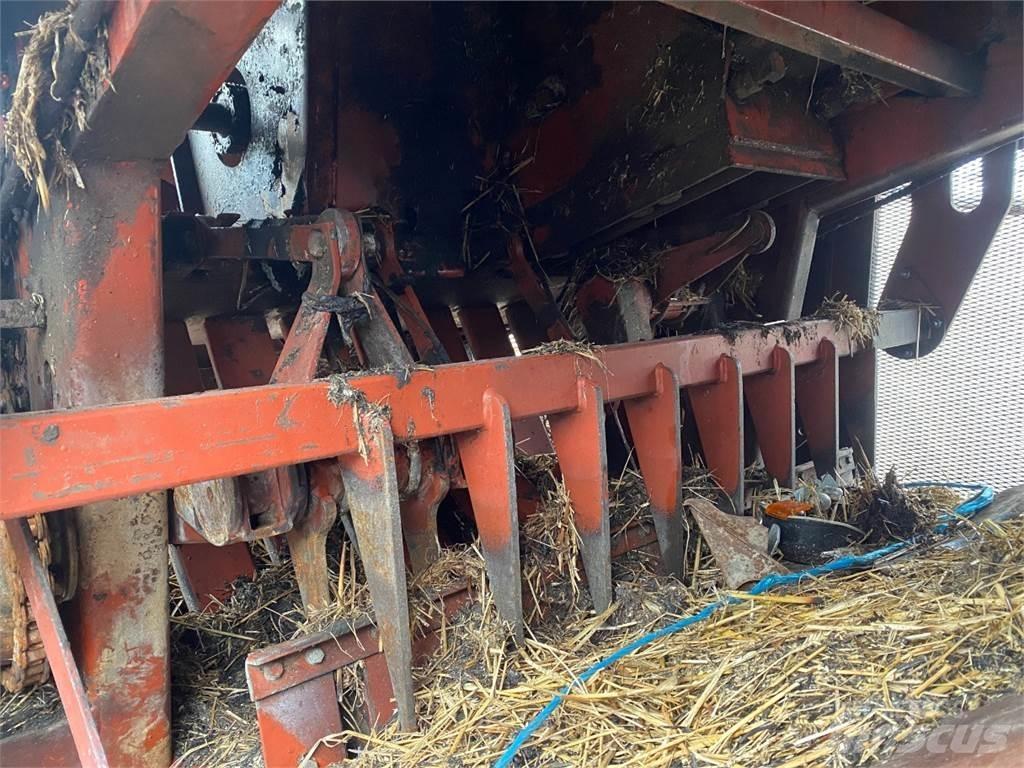 Hesston 4800 Lis na hranaté balíky