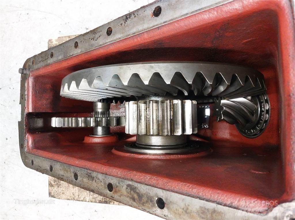 Hesston 4860 Převodovka