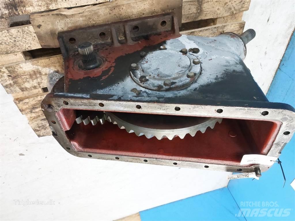 Hesston 4860 Převodovka