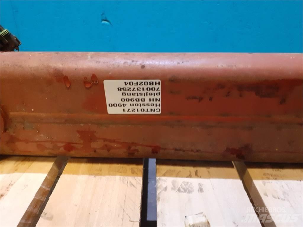 Hesston 4900 Stroje na sklizeň pícnin-příslušenství