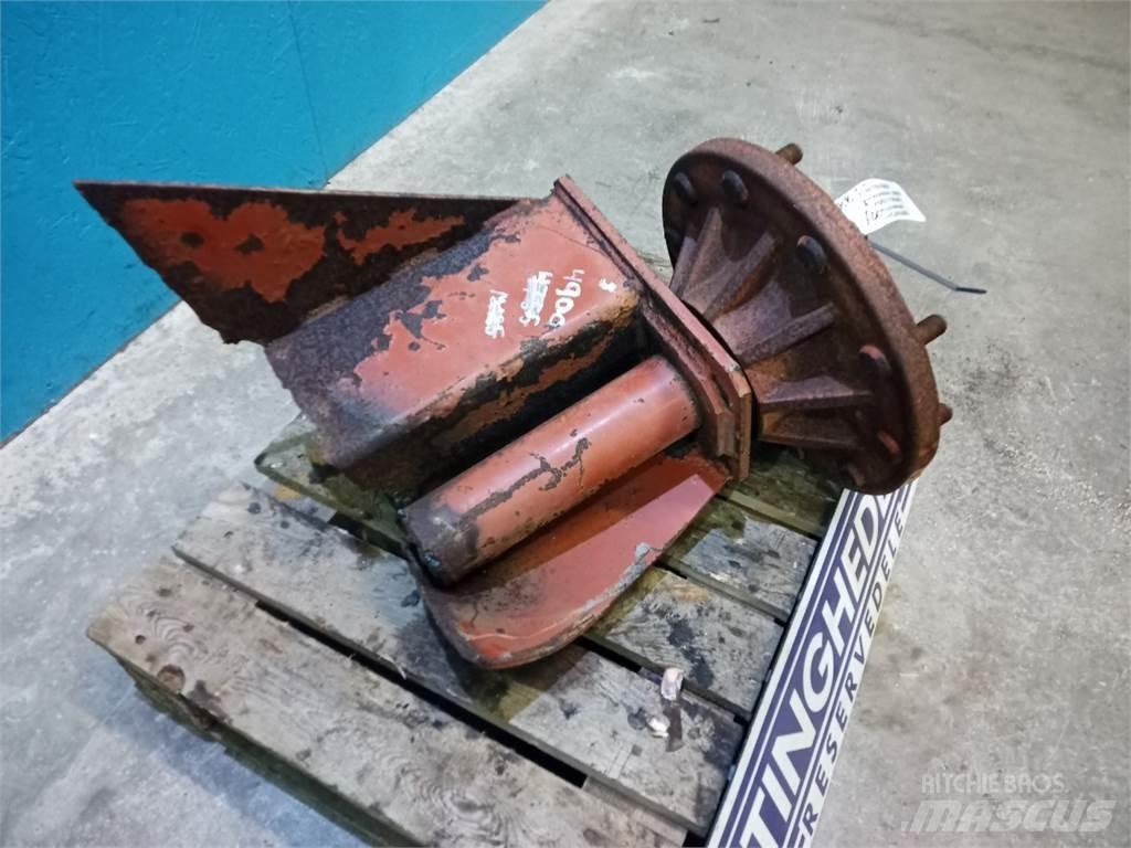 Hesston 4900 Nápravy