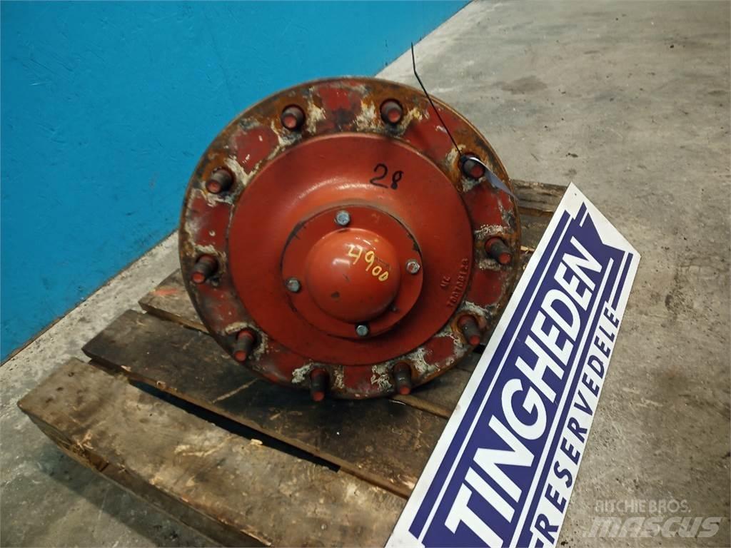 Hesston 4900 Nápravy