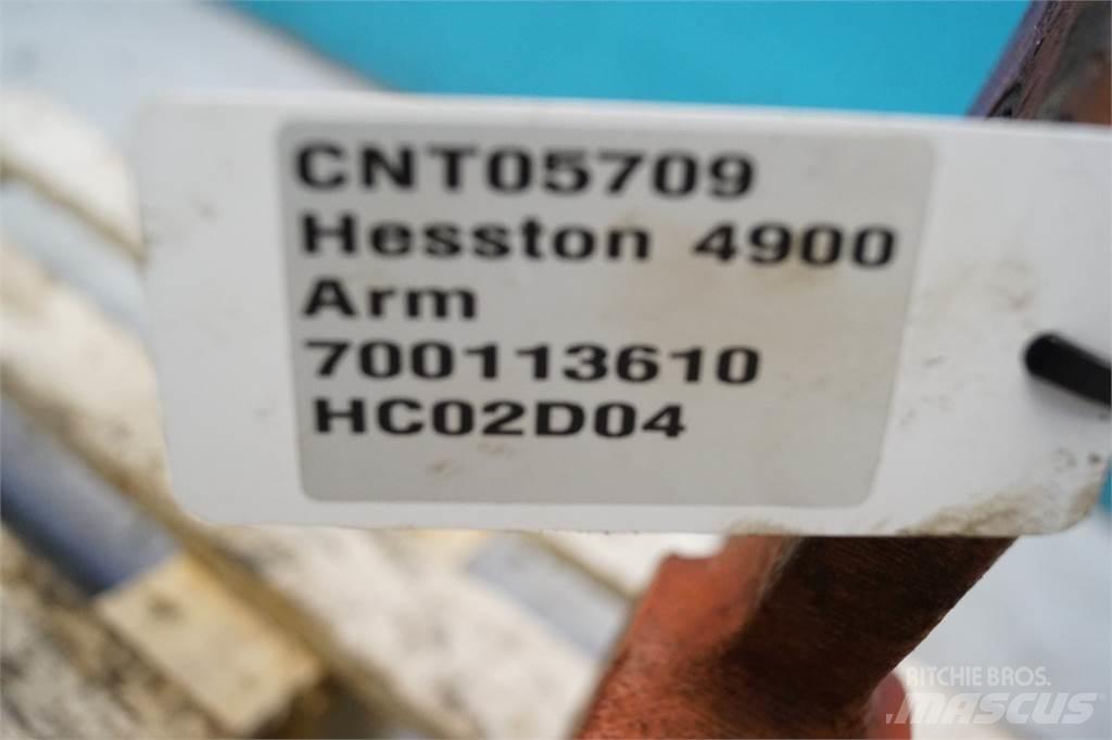 Hesston 4900 Čelisti na balíky