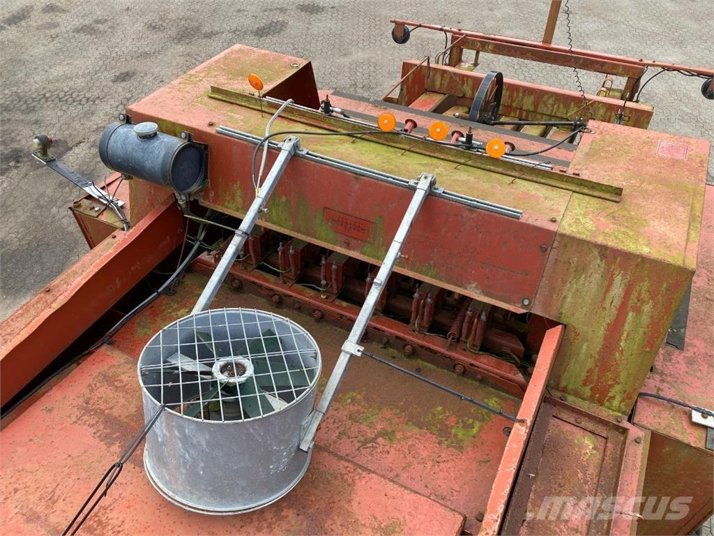 Hesston 4900 Lis na hranaté balíky