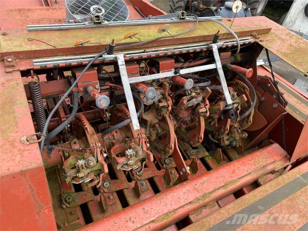 Hesston 4900 Lis na hranaté balíky