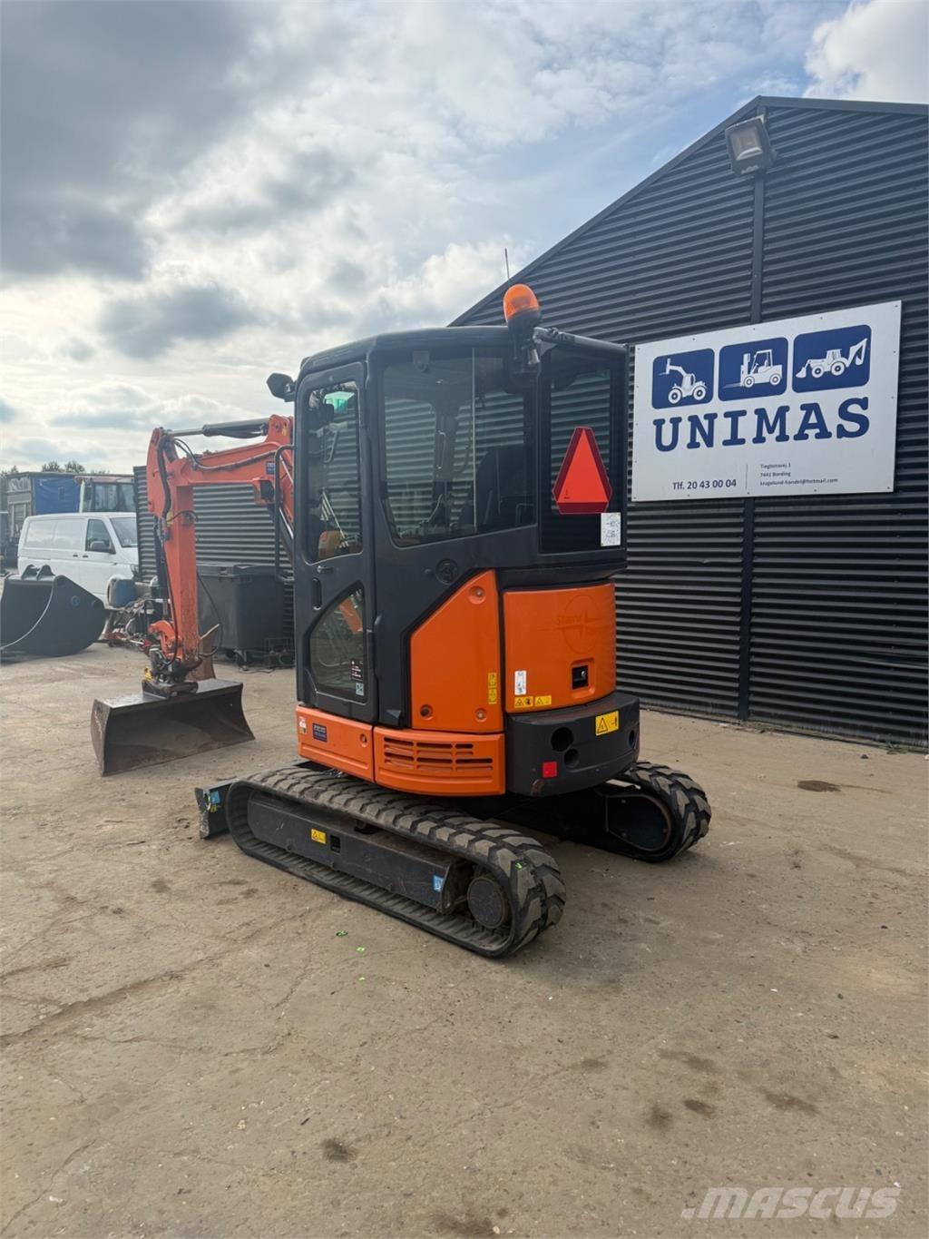 Hitachi ZX26U Mini rýpadla < 7t