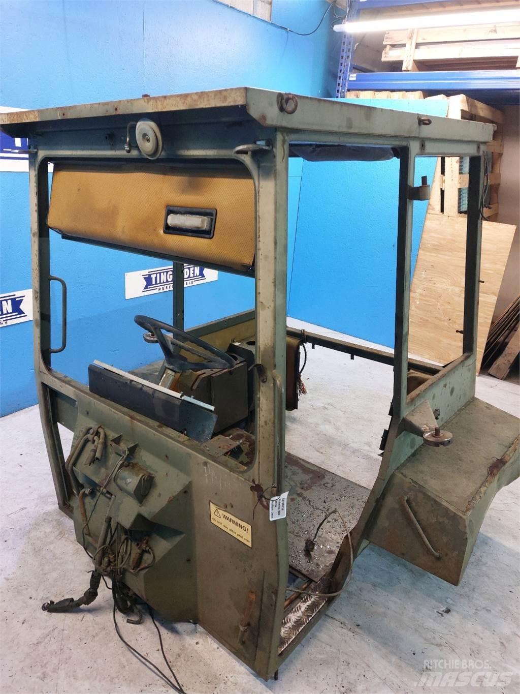Hydrema 806 Kabiny a interiér