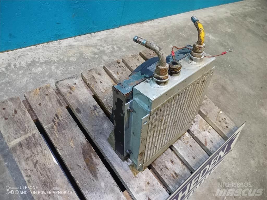 Hydrema 906A Radiátory