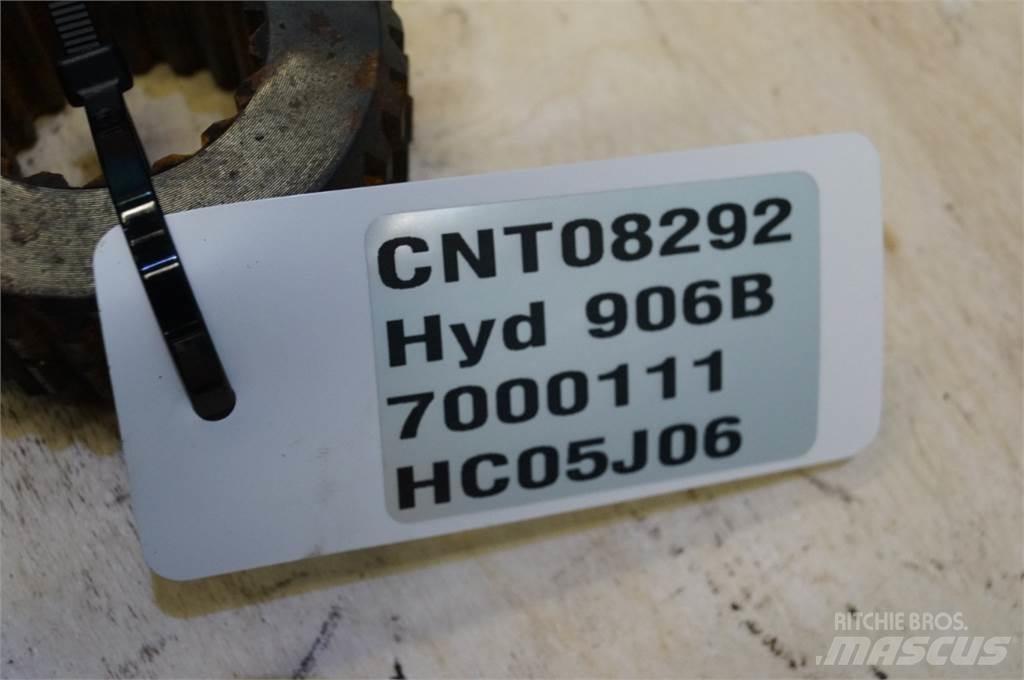 Hydrema 906B Nápravy