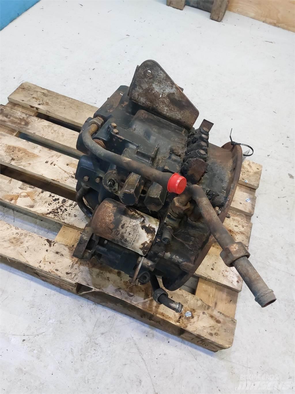 Hydrema 906C Převodovka