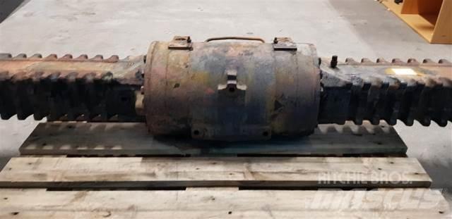 Hydrema 906D Nápravy