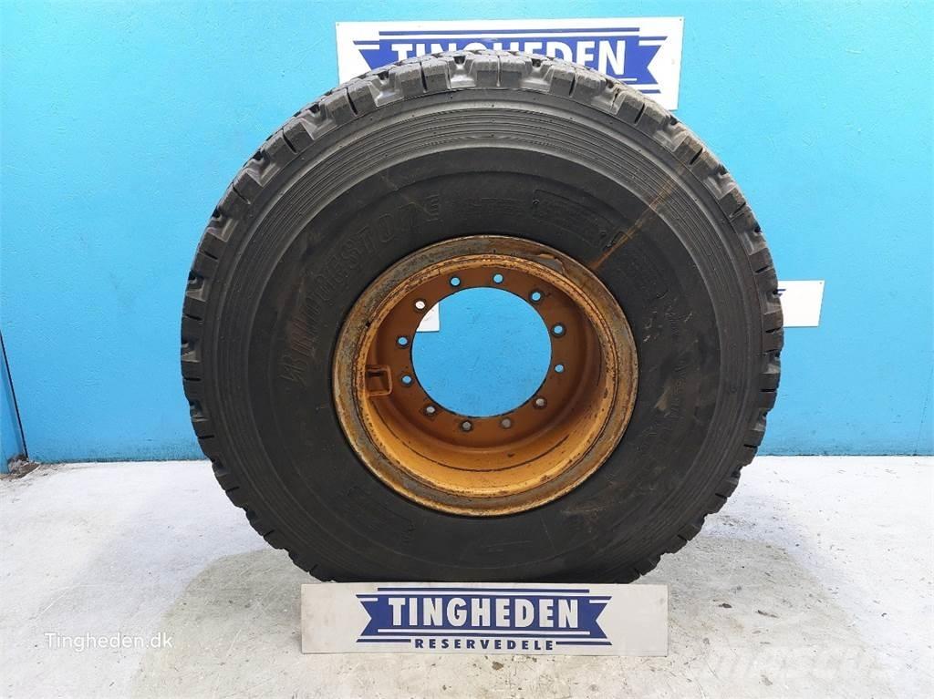 JCB 25 20.5R25 Pneumatiky, kola a ráfky
