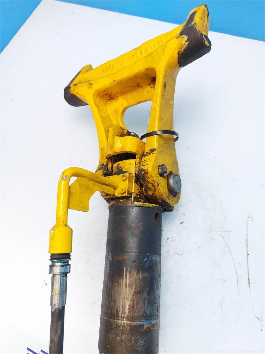 JCB 4CX Výložníky a lžíce