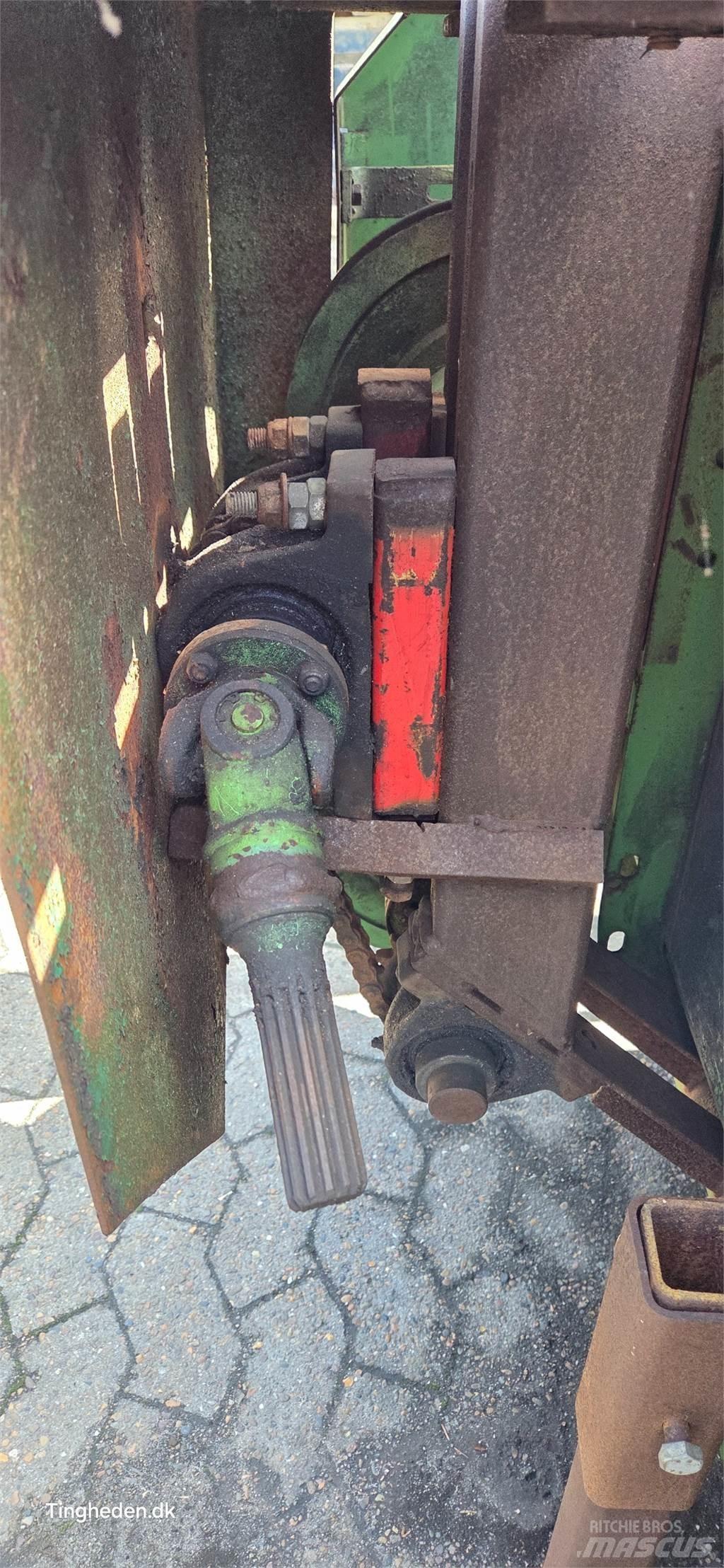 John Deere  Příslušenství a náhradní díly ke kombajnům