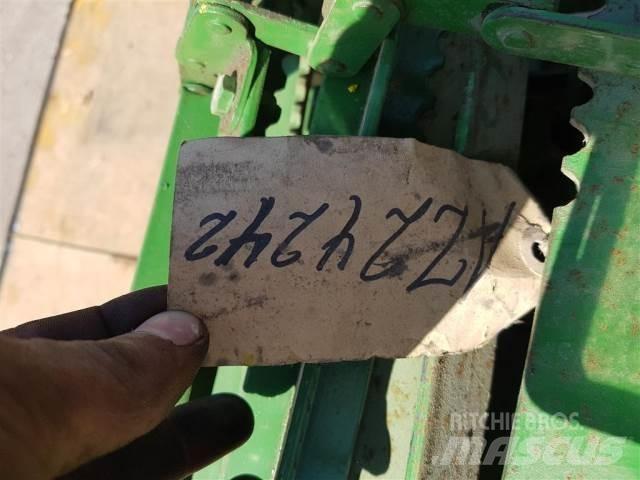 John Deere 1052 Příslušenství a náhradní díly ke kombajnům