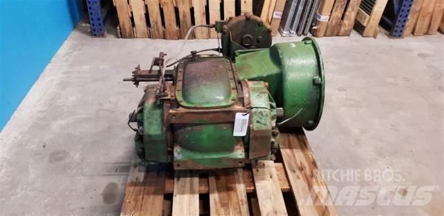 John Deere 1065 Převodovka