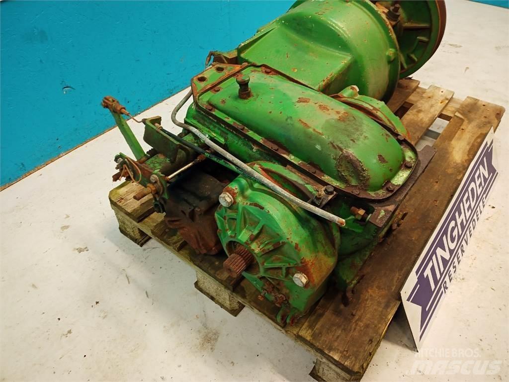 John Deere 1065 Převodovka