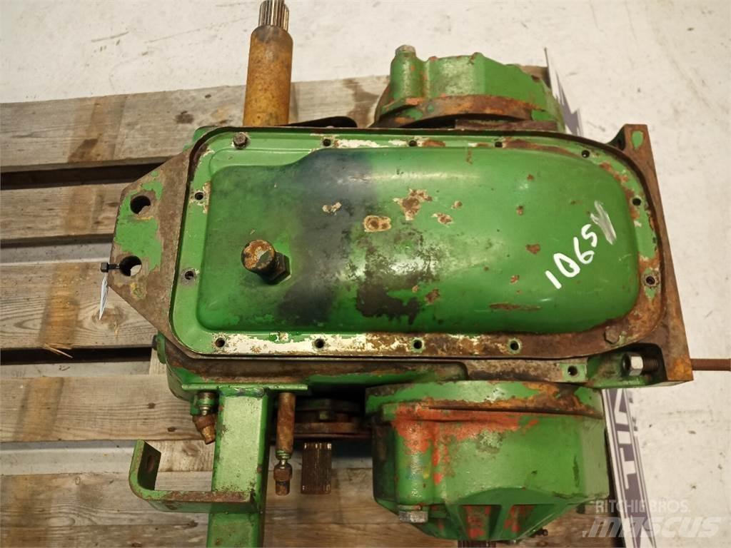 John Deere 1065 Převodovka