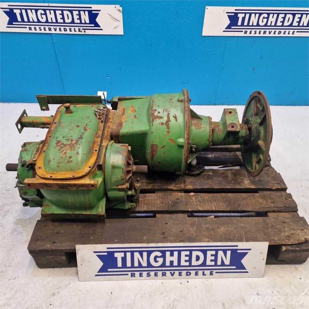 John Deere 1065 Převodovka