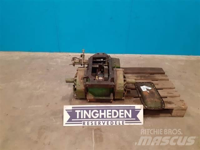 John Deere 1075 Převodovka