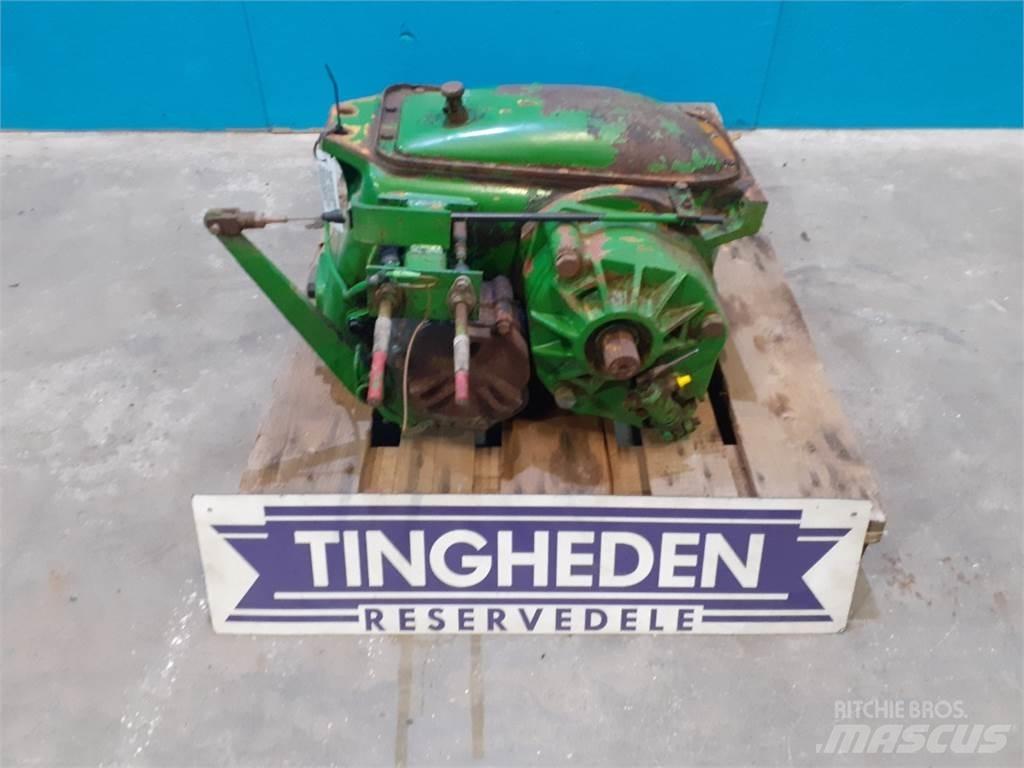 John Deere 1075 Převodovka