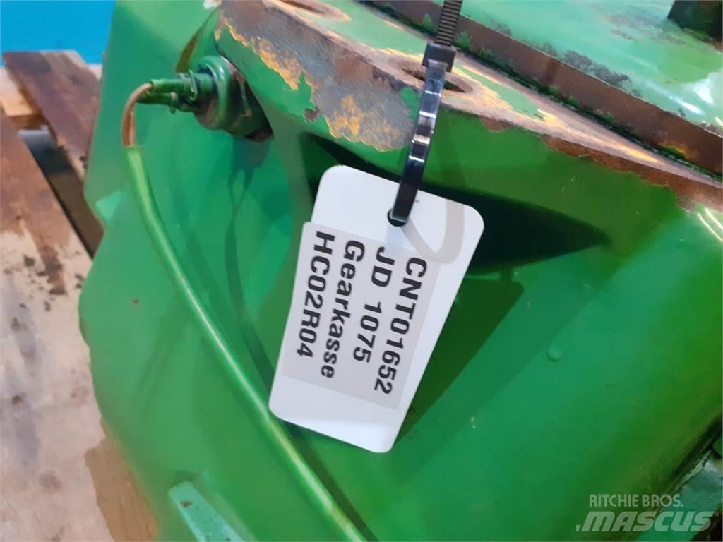 John Deere 1075 Převodovka