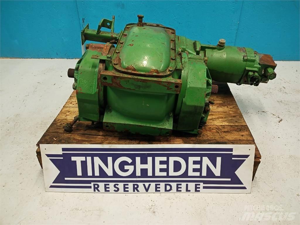 John Deere 1075 Převodovka