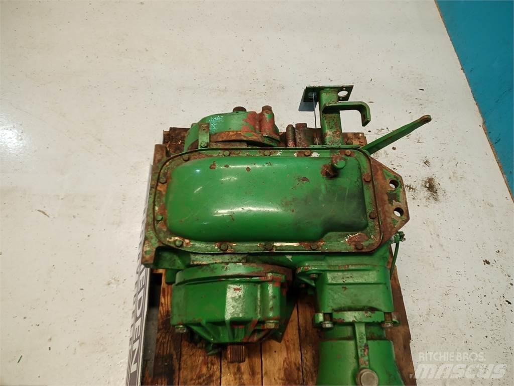 John Deere 1075 Převodovka