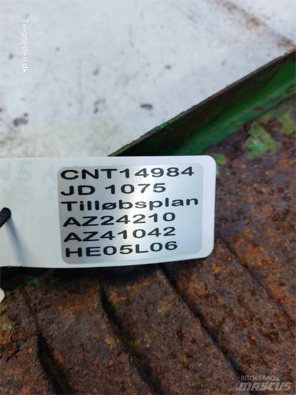 John Deere 1075 Sypače písku a soli