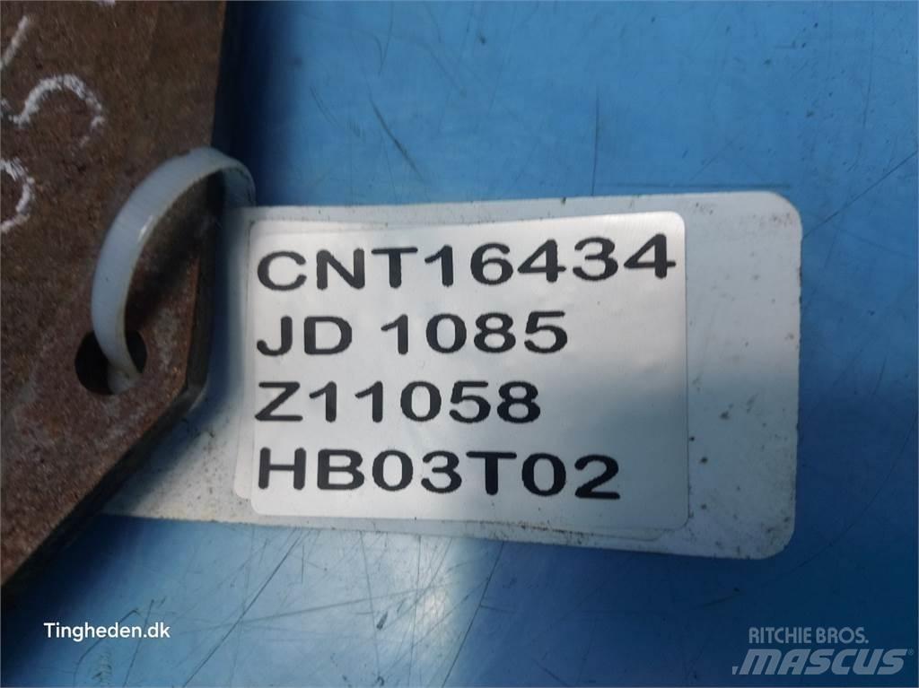 John Deere 1085 Sypače písku a soli