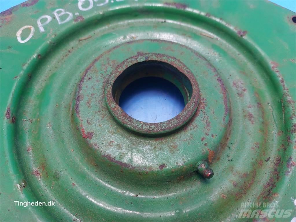 John Deere 1085 Sypače písku a soli