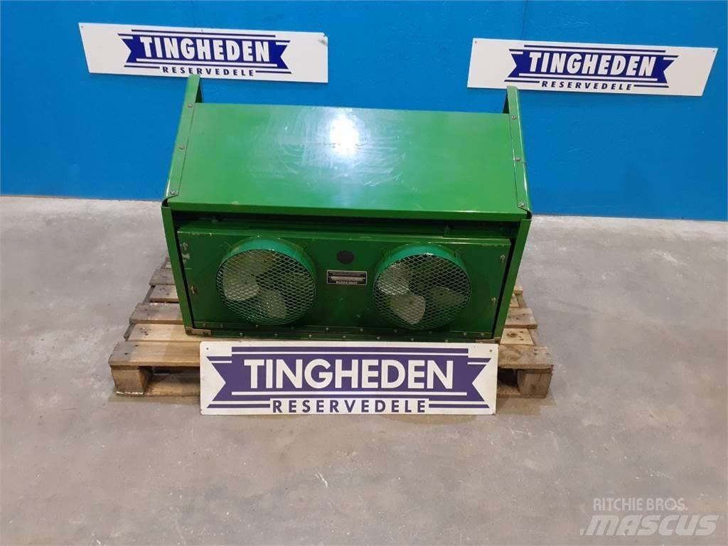 John Deere 1174 Kabiny a interiér
