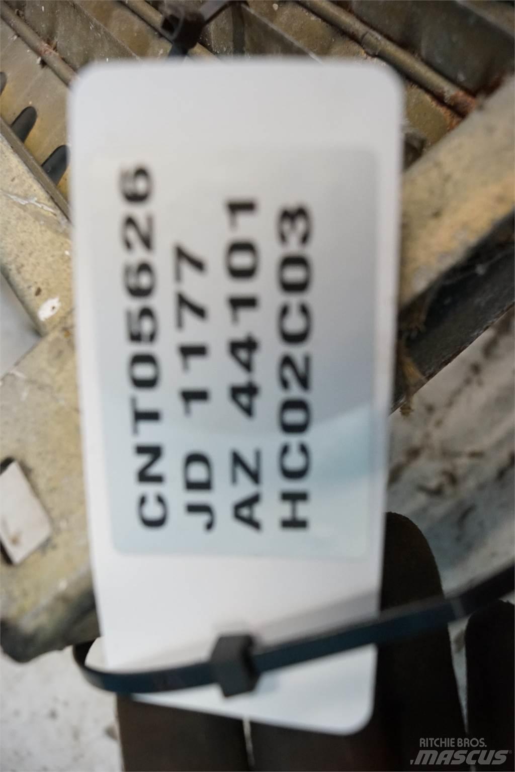 John Deere 1177 Sypače písku a soli