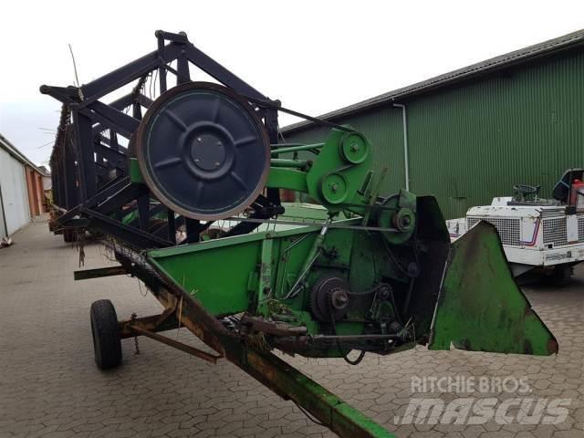 John Deere 16 Příslušenství a náhradní díly ke kombajnům