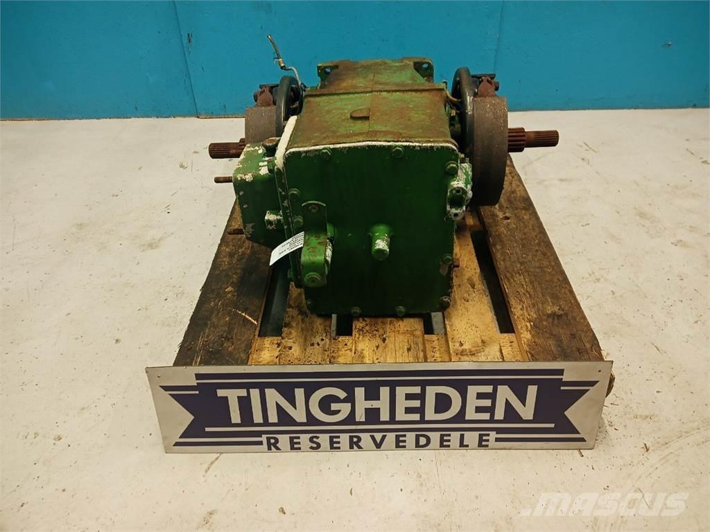 John Deere 2054 Převodovka