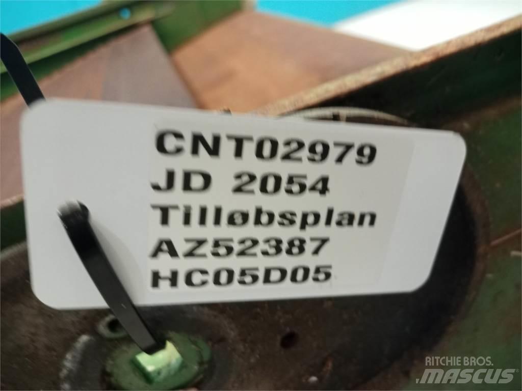 John Deere 2054 Sypače písku a soli