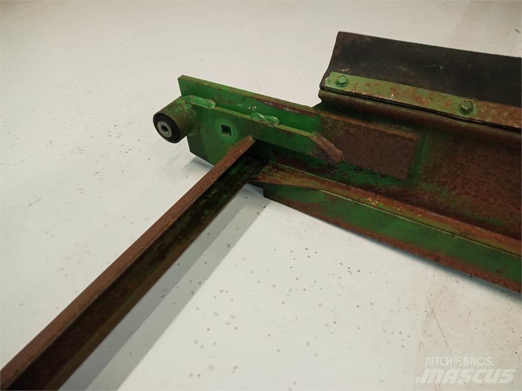 John Deere 2054 Sypače písku a soli