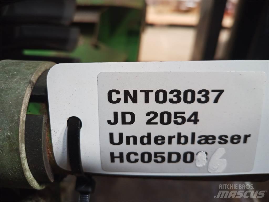 John Deere 2054 Sypače písku a soli