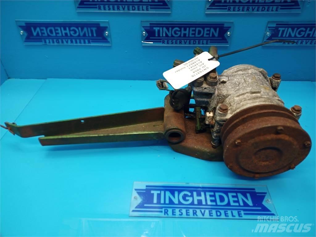 John Deere 2054 Kabiny a interiér