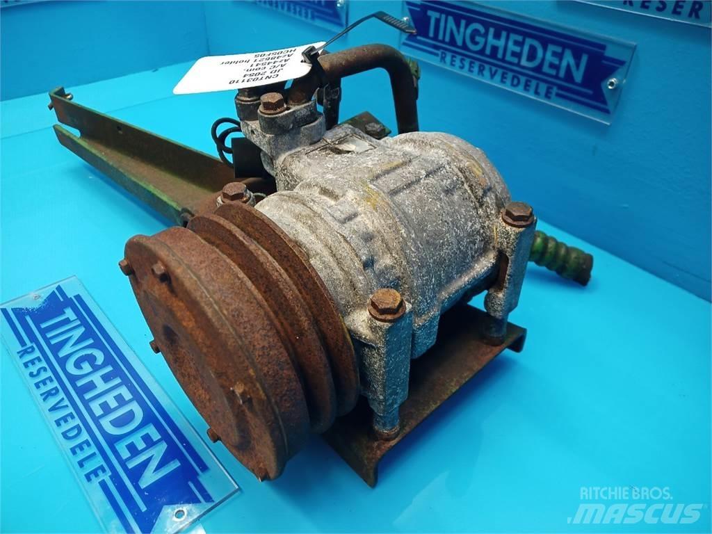 John Deere 2054 Kabiny a interiér