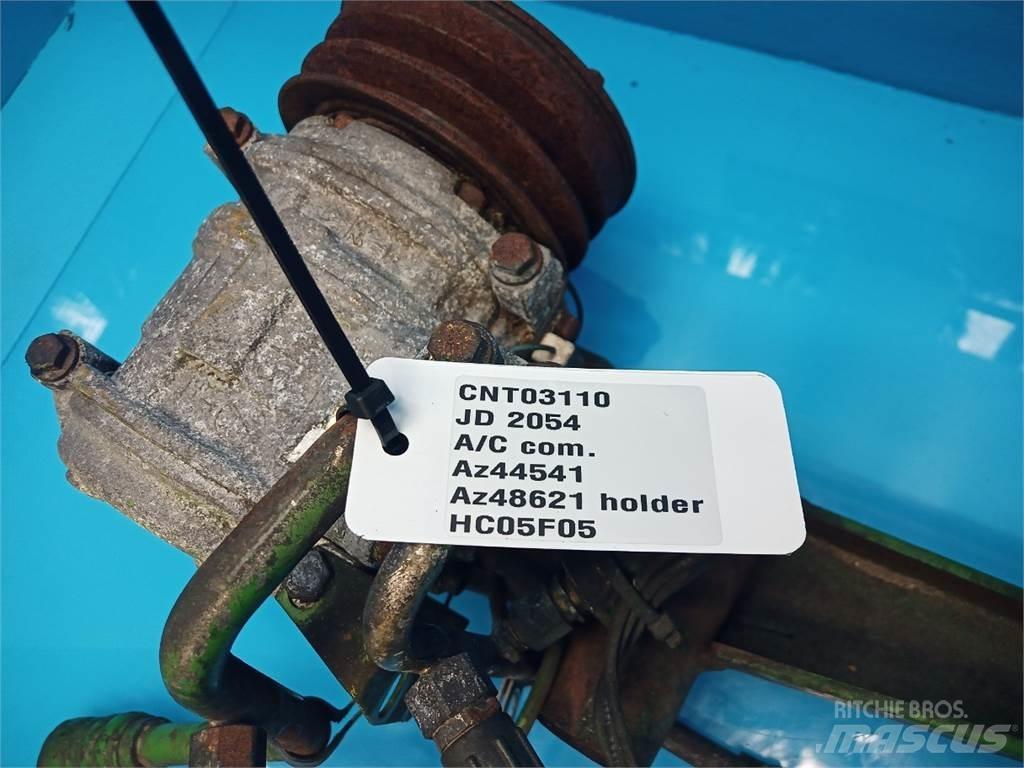 John Deere 2054 Kabiny a interiér