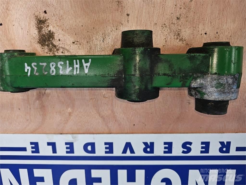 John Deere 2054 Sypače písku a soli