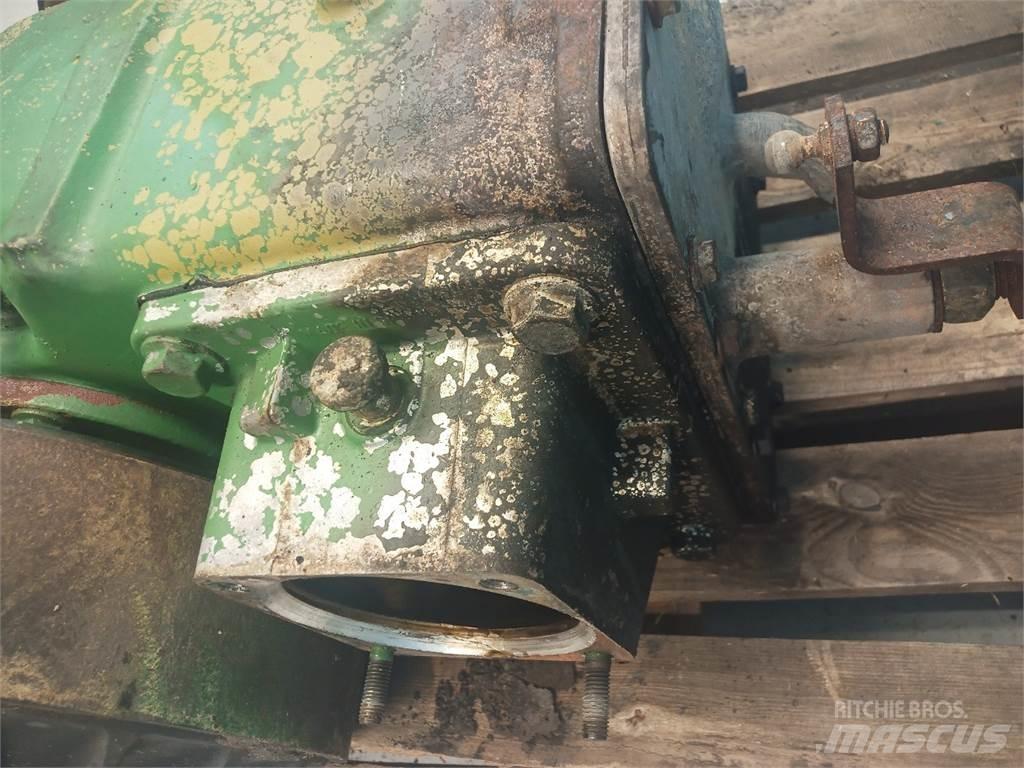 John Deere 2066 Převodovka