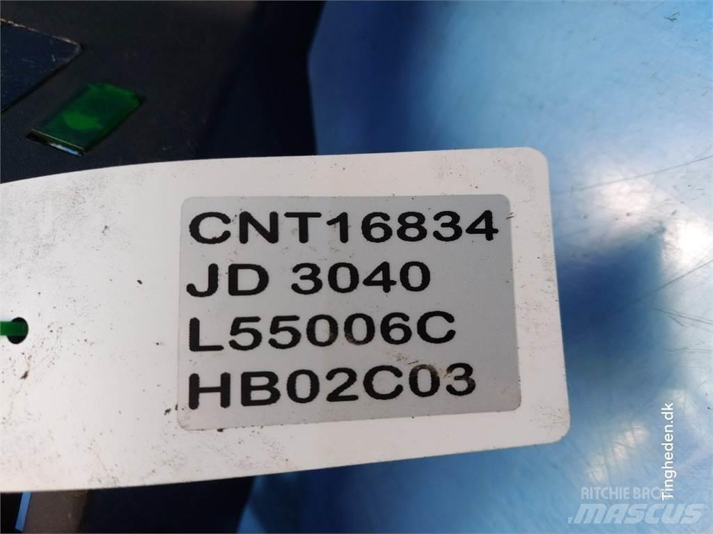 John Deere 3040 Kabiny a interiér