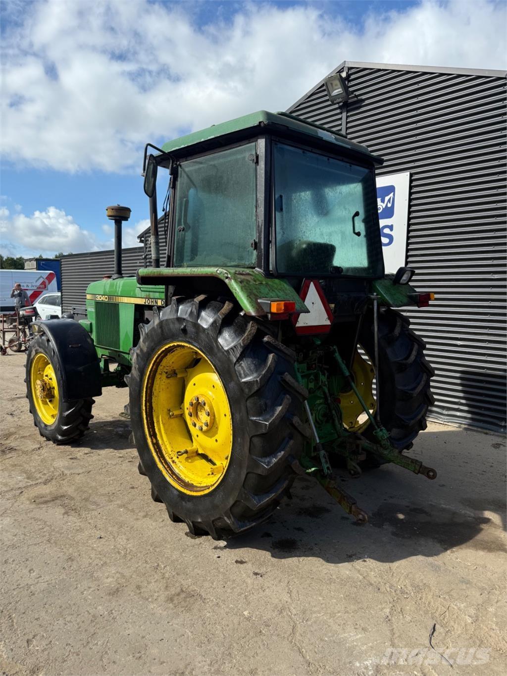 John Deere 3040 Traktory