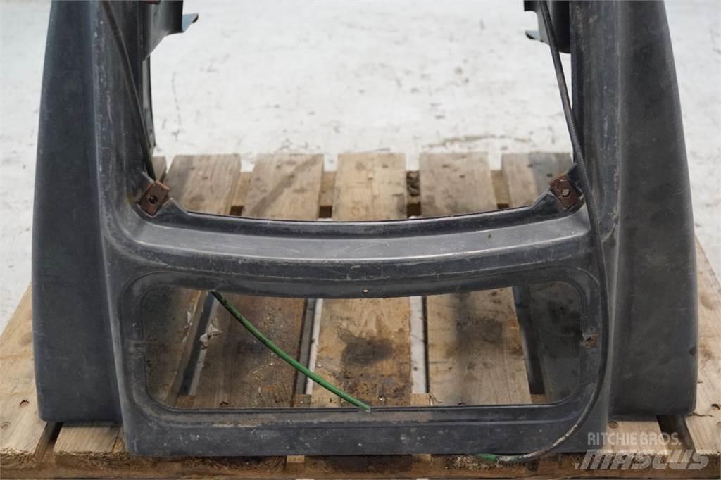 John Deere 3140 Kabiny a interiér