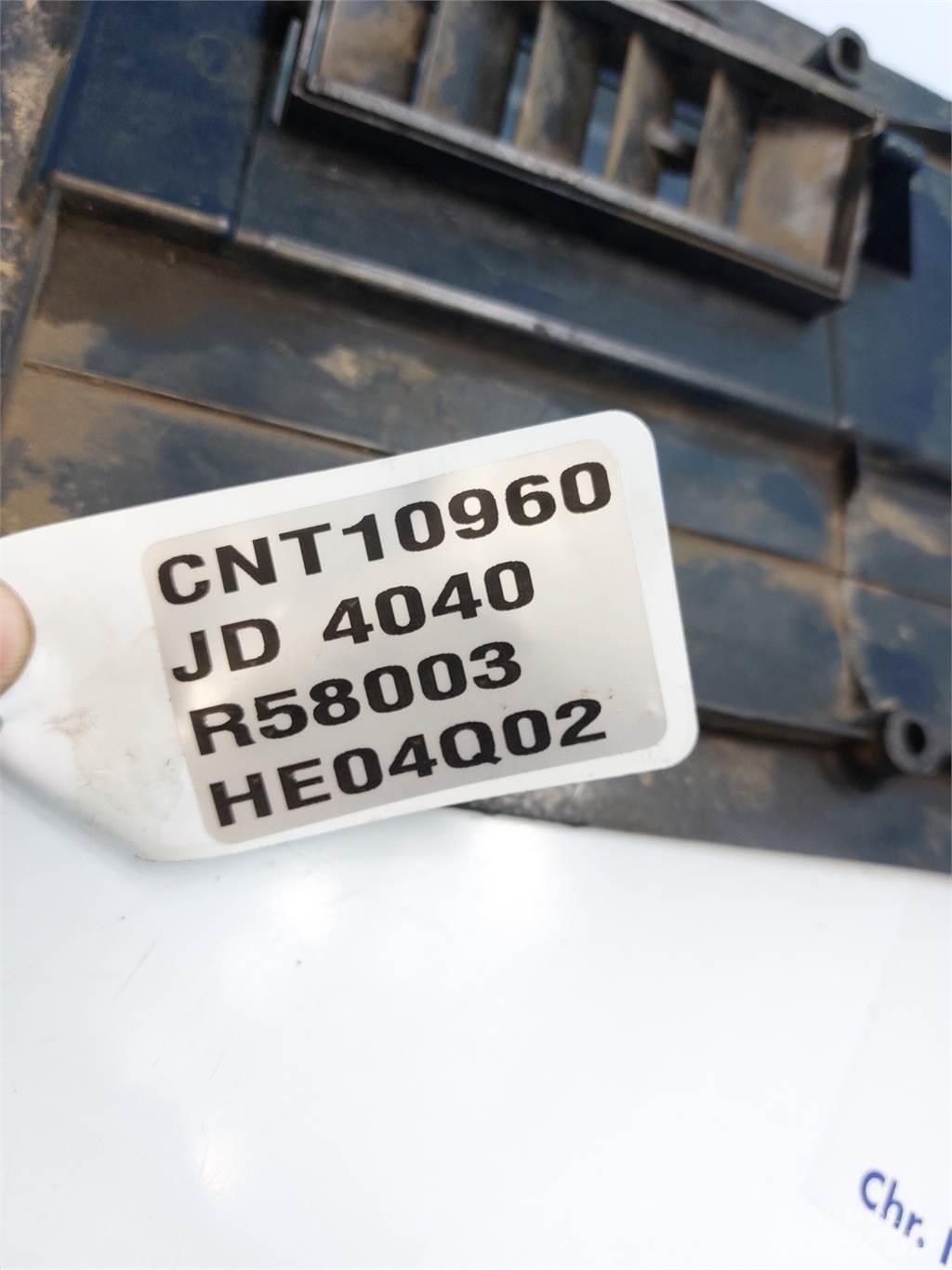 John Deere 4040 Kabiny a interiér