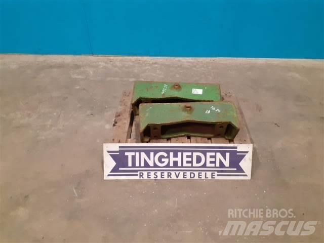 John Deere 4240 Přední závaží