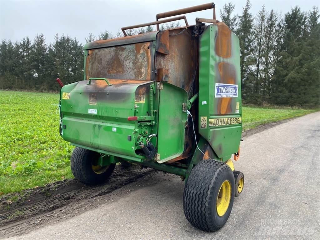 John Deere 580 Lis na válcové balíky